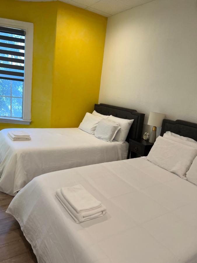 The Red In Downtown Angeles Appartement *